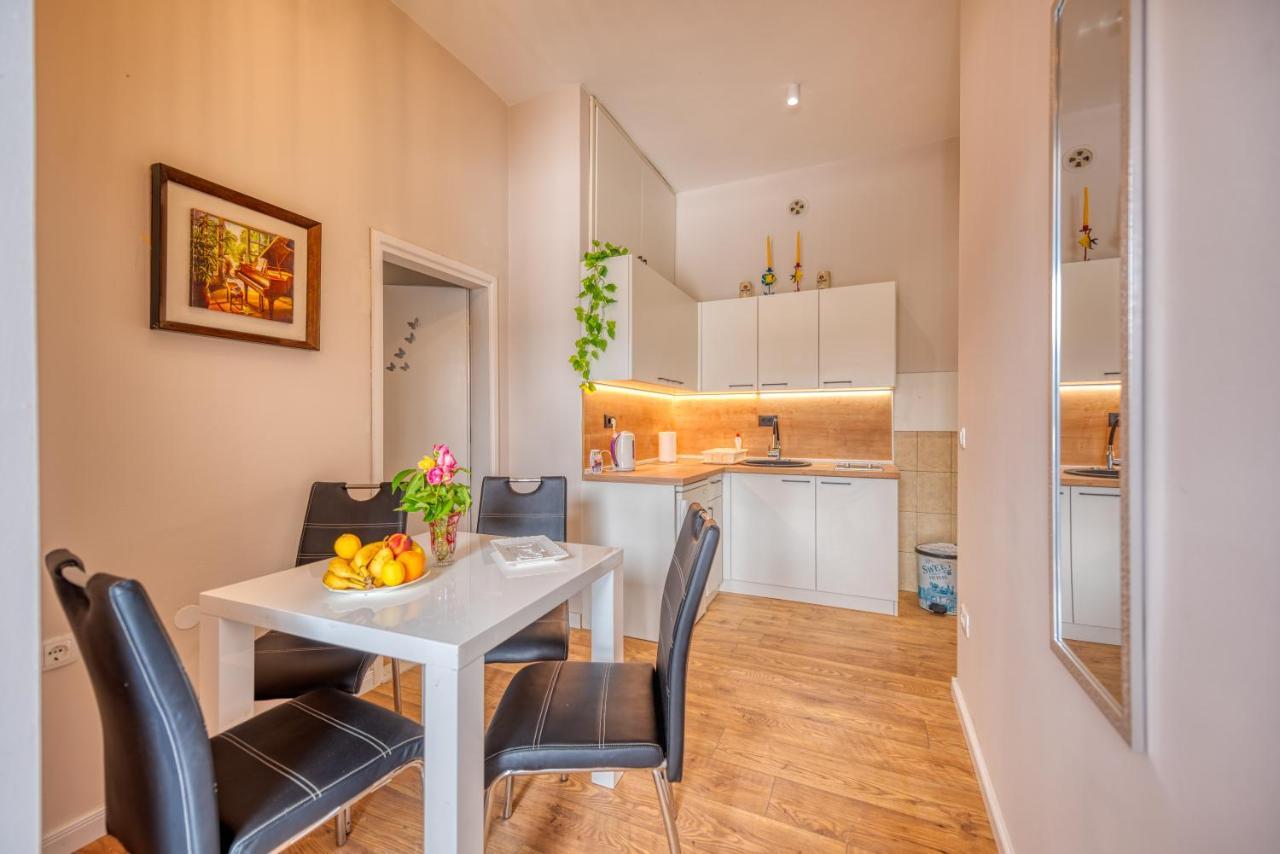 Apartments Vujosevic Тиват Экстерьер фото