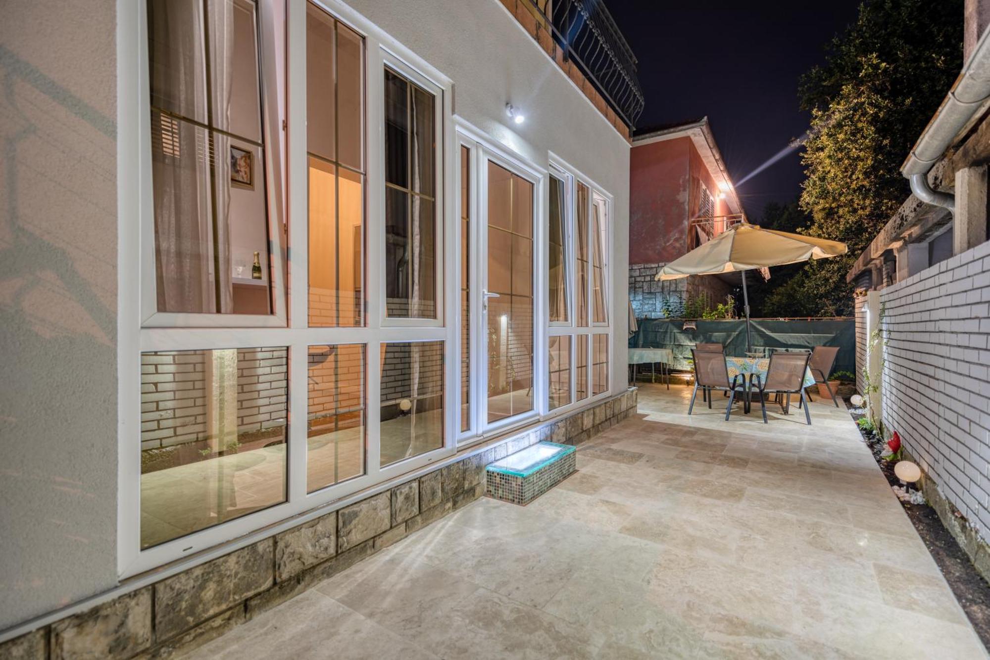 Apartments Vujosevic Тиват Экстерьер фото
