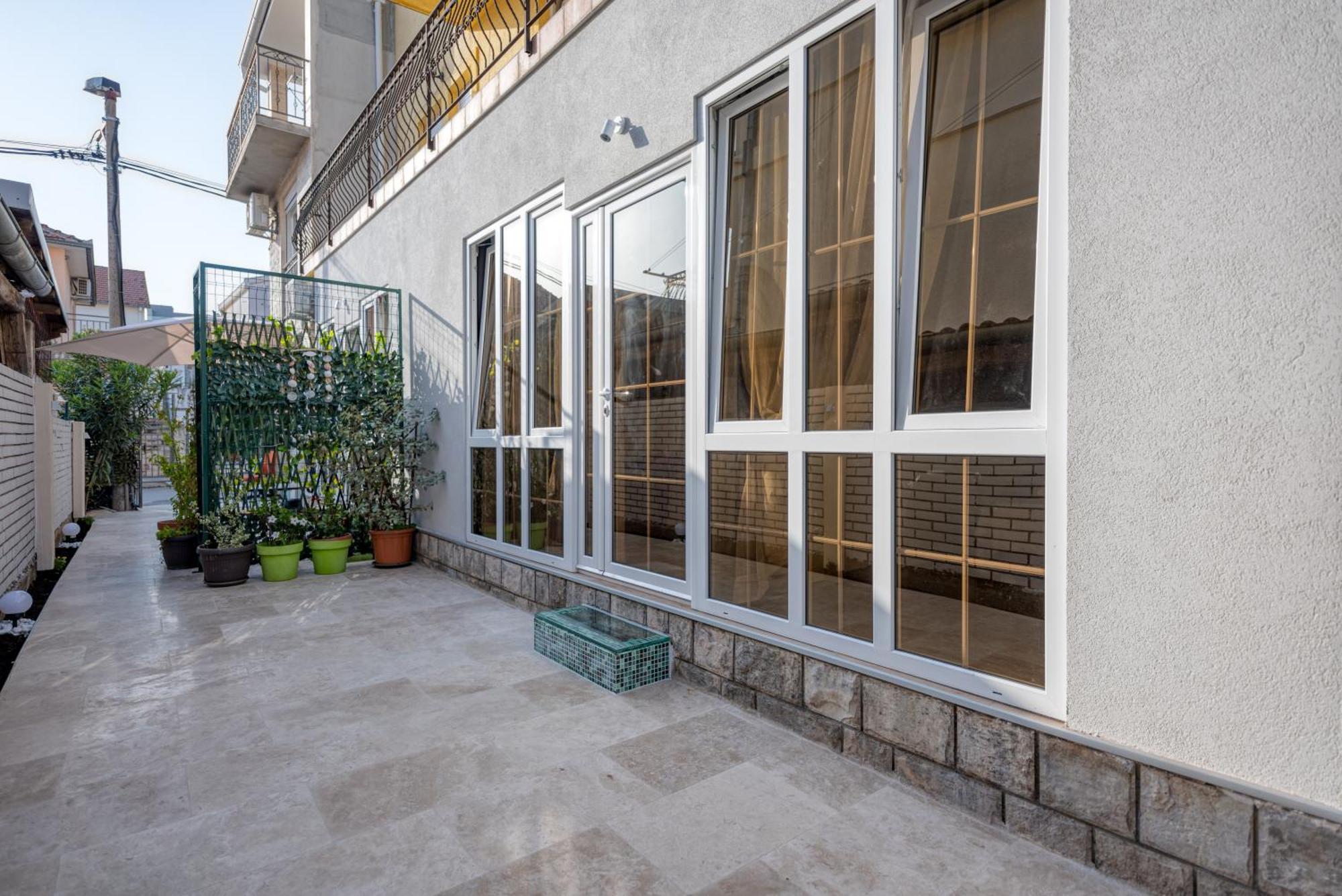 Apartments Vujosevic Тиват Экстерьер фото